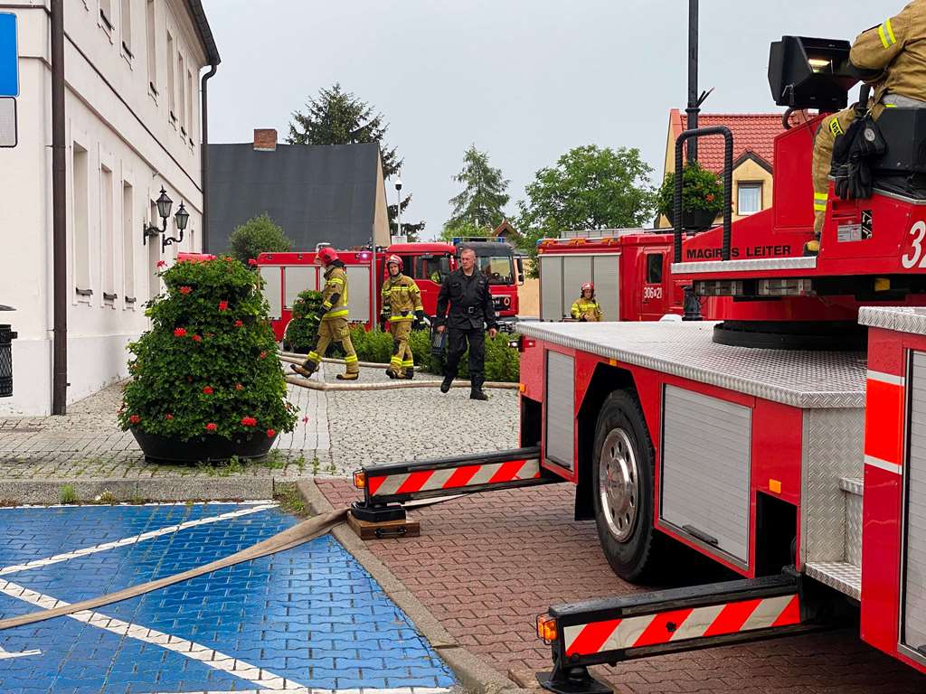 Akcja straży pożarnej - alarm w bnińskim ratuszu