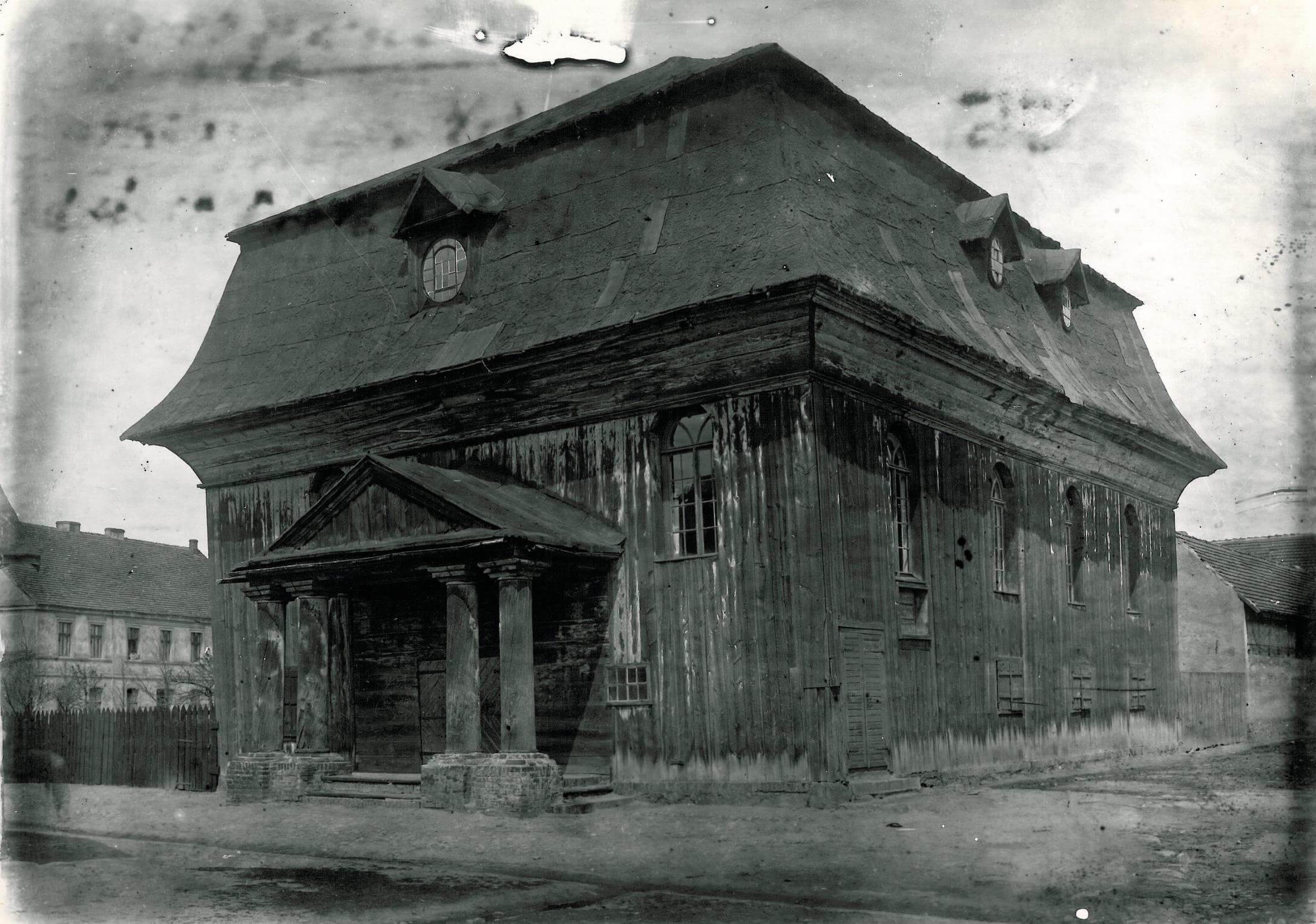 Synagoga z 1767 roku - drewniany budynek na planie kwadratu