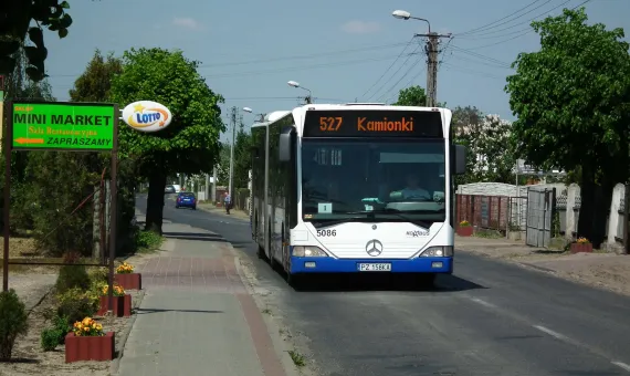 Autobus na drodze, linia 527 Kamionki