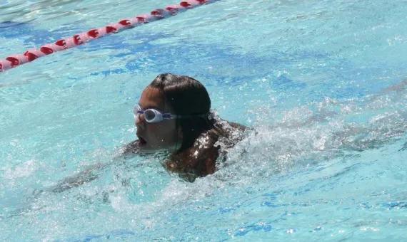 Konsultacje szkoleniowe dla młodzieży z sekcji pływackiej