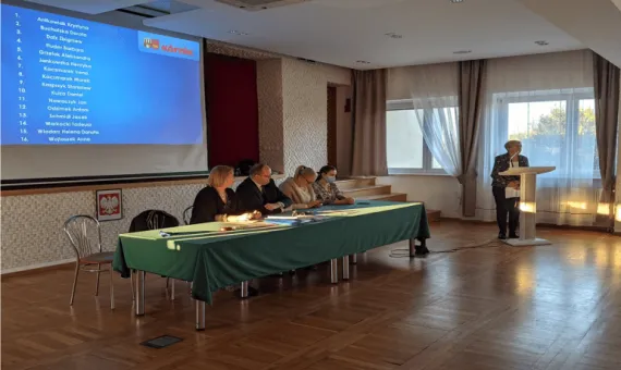 Wybory do Rady Seniorów Miasta i Gminy Kórnik - składanie głosów do urny przez kandydatów