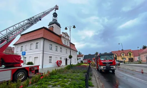 Akcja straży pożarnej - alarm w bnińskim ratuszu
