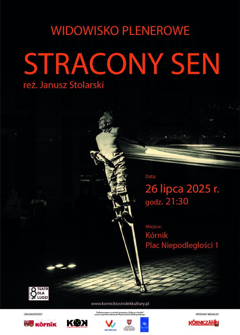 W tle postać stojąca na szczudłach w ciemności. Wokół pomarańczowe litery informacyjne. Na dole plakatu loga.